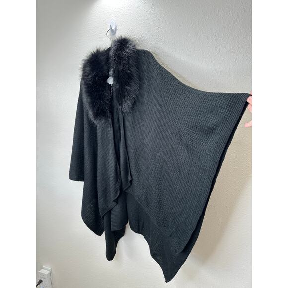 NWT Cejon Black The Leiya Faux Fur Trimmed Collar Poncho One Size - Picture 6 of 14